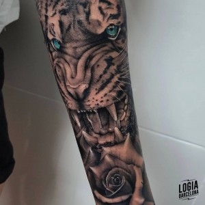 tatuaje_brazo_tigre_flor_logiabarcelona_arko_13